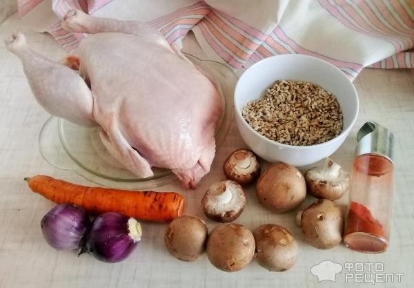Рецепт: Курица фаршированная перловкой - В рукаве