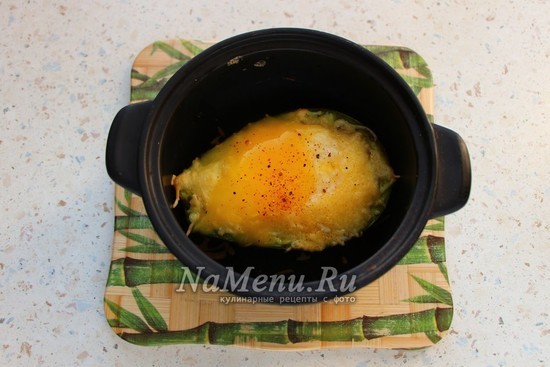 Авокадо запеченное в духовке с яйцом и сыром