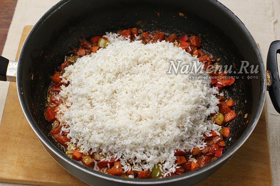 Рис с мясом на сковороде – не сухой
