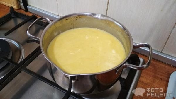 Рецепт: Суп-пюре из сельдерея - из стеблевого сельдерея с плавленым сыром