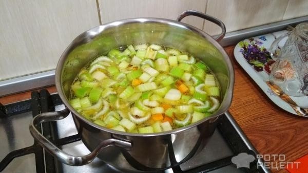 Рецепт: Суп-пюре из сельдерея - из стеблевого сельдерея с плавленым сыром
