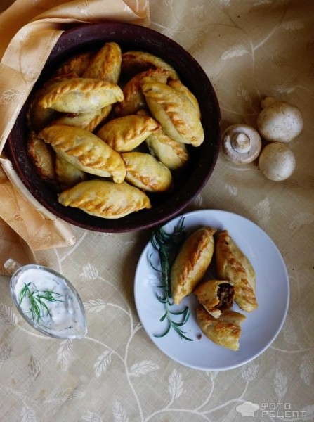 Рецепт: Литовские пирожки Kibinai - с курицей и грибами
