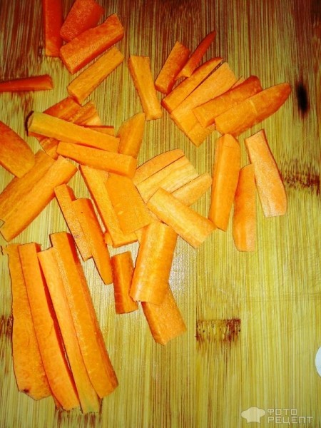 Рецепт: Свинина тушенная с айвой и черносливом - Сочная и ароматная