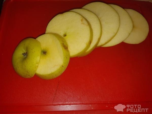 Рецепт: Мясо запеченное с яблоками - По домашнему