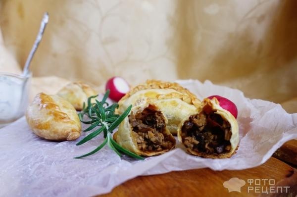 Рецепт: Литовские пирожки Kibinai - с курицей и грибами
