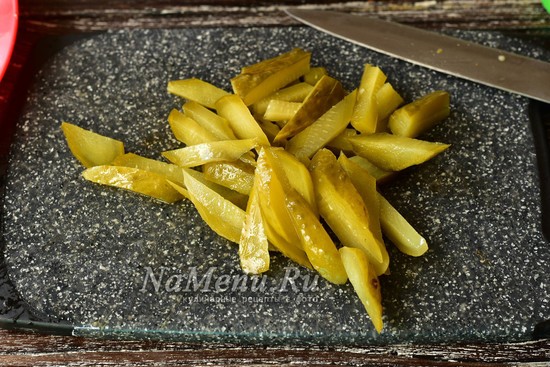 Салат "Бычок в огороде" с черносливом