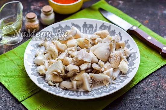 Салат с вешенками и огурцом