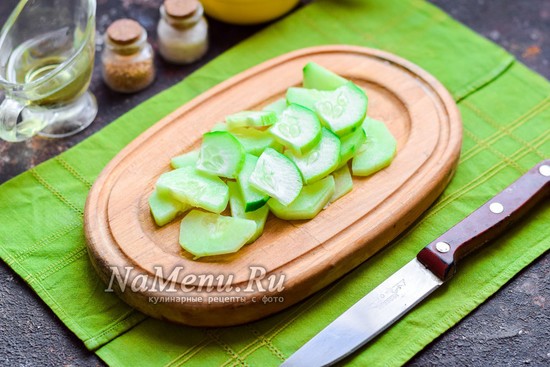 Салат с вешенками и огурцом