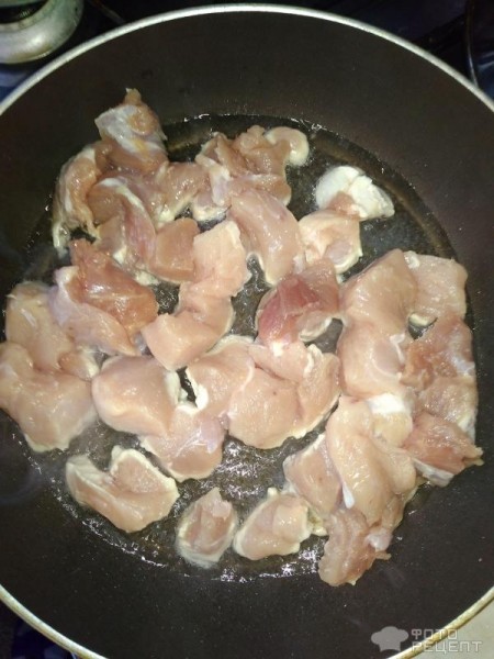 Рецепт: Свинина тушенная с айвой и черносливом - Сочная и ароматная