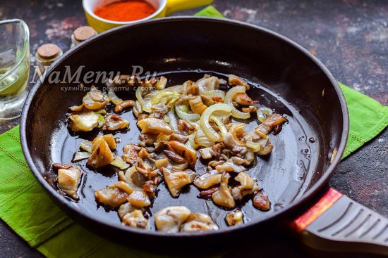 Салат с вешенками и огурцом