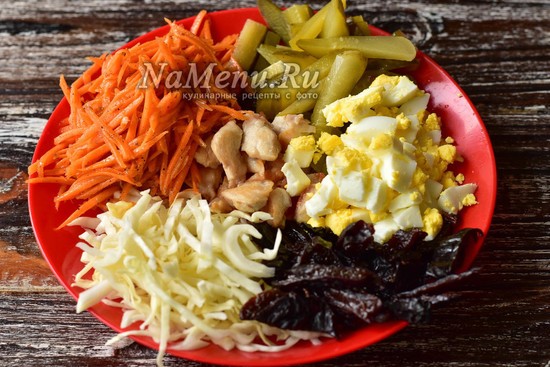 Салат "Бычок в огороде" с черносливом