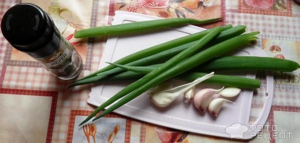 Рецепт: Холодец из свиных ножек - с зеленым луком