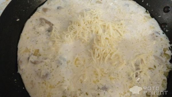 Рецепт: Соус из шампиньонов - с луком и сыром