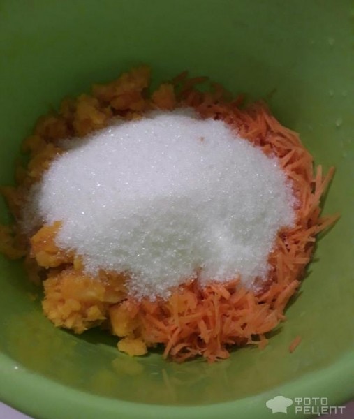 Рецепт: Тыквенно-морковный кекс - Полезный и ароматный кекс на кефире с овощной начинкой из моркови и тыквы