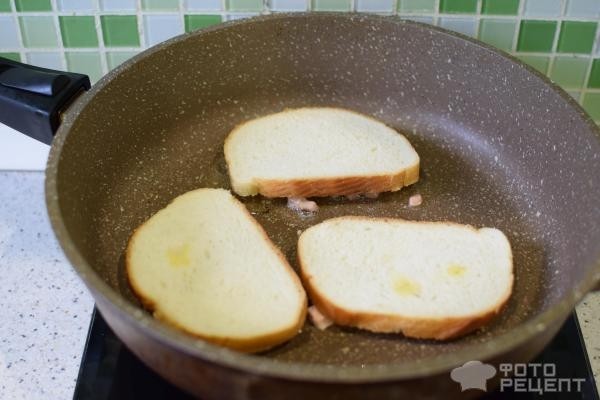 Рецепт: Горячие бутерброды на сковородке - Быстрый и вкусный завтрак!