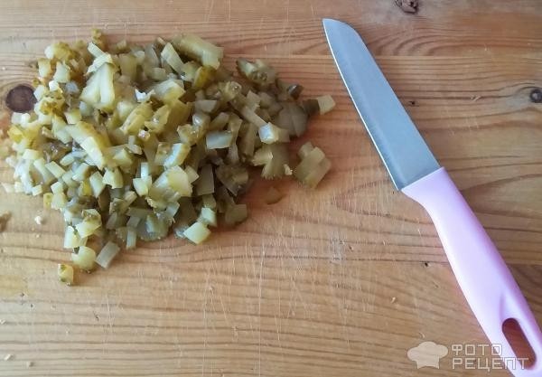 Рецепт: Салат из домашних бобов - с солеными огурцами и свининой