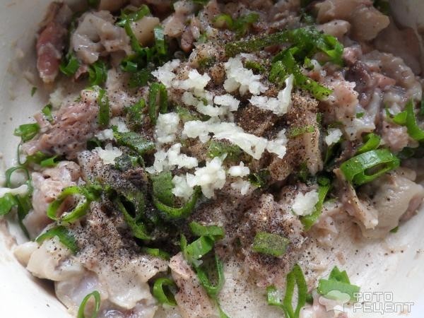 Рецепт: Холодец из свиных ножек - с зеленым луком