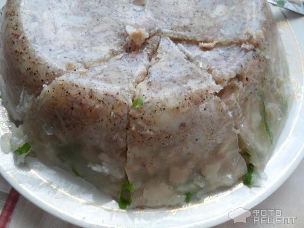 Рецепт: Холодец из свиных ножек - с зеленым луком