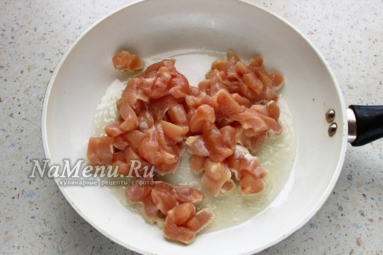 Гречневая лапша с курицей и овощами с соусом терияки