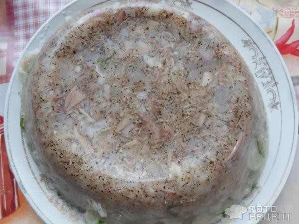 Рецепт: Холодец из свиных ножек - с зеленым луком