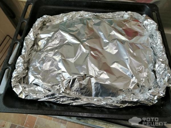 Рецепт: Свинина запеченная - в духовке, да ещё и в фольге.