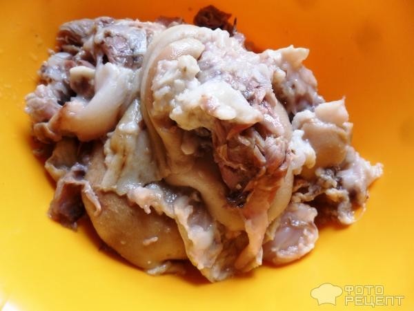 Рецепт: Холодец из свиных ножек - с зеленым луком