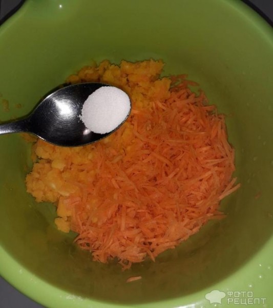 Рецепт: Тыквенно-морковный кекс - Полезный и ароматный кекс на кефире с овощной начинкой из моркови и тыквы