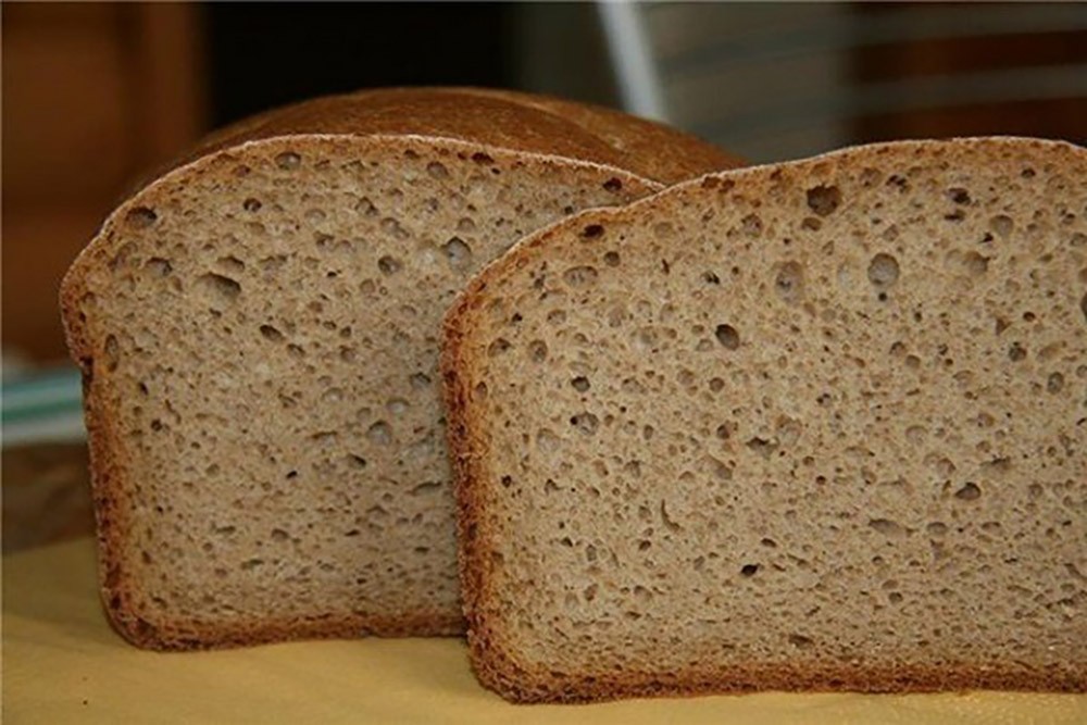 Рецепт ржаного хлеба на закваске в хлебопечке. Хлеб на хмелевой закваске. Хлеб на закваске в хлебопечке. Хлеб на хмелевых дрожжах. Ржаной хлеб.